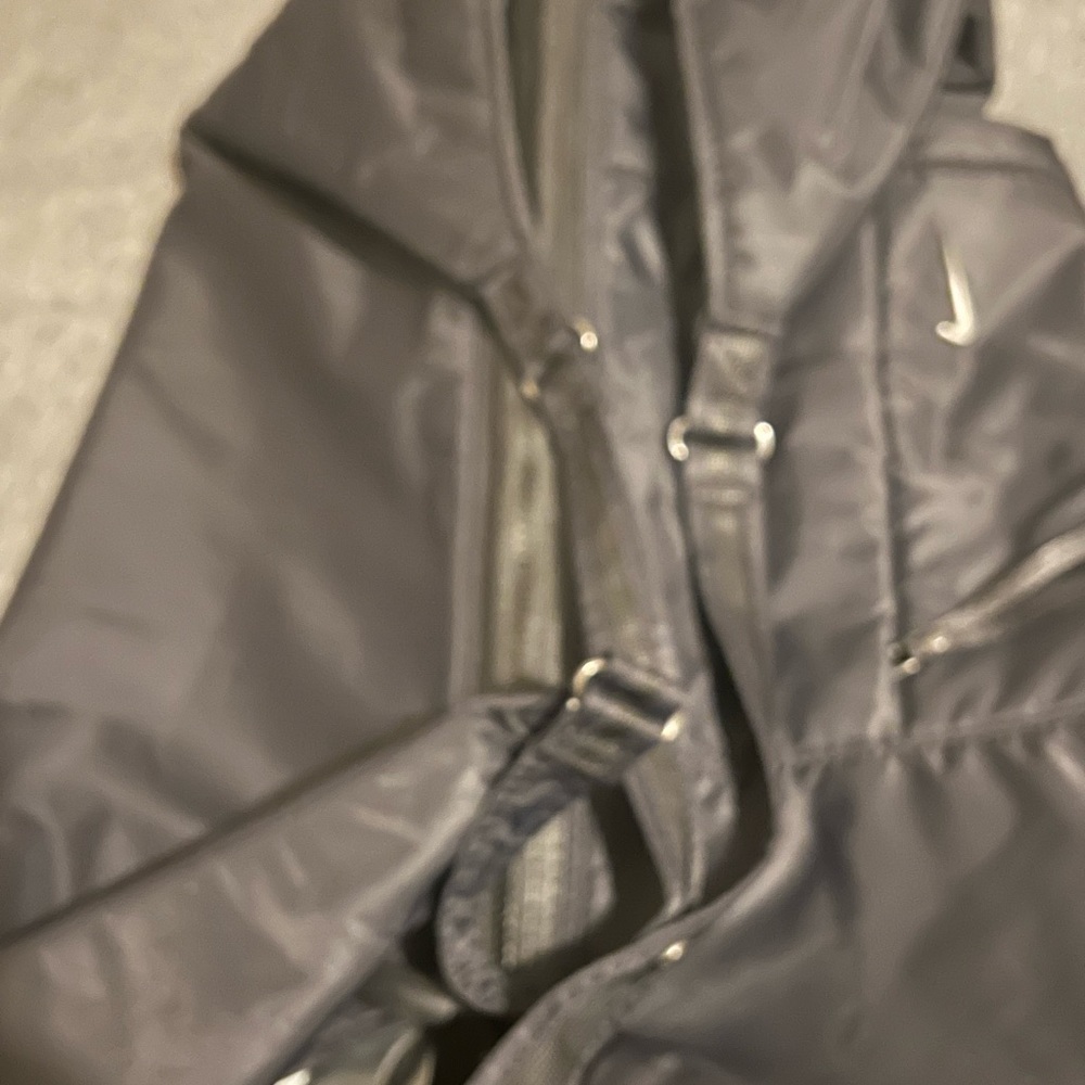 Nike duffel bag use twice in great condition good for the gym or a weekend!!
